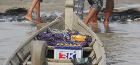 Electric fishing gear attached to Beach Sein net Electric fishing gear attached to Beach Sein net